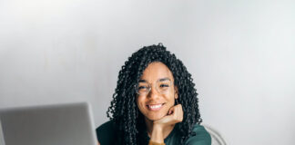 różnicę między pożyczką a kredytem