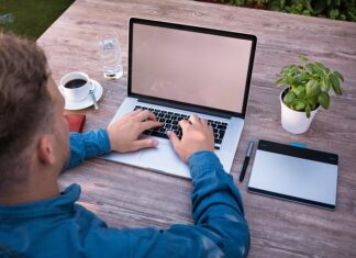 Jak się pisze event?