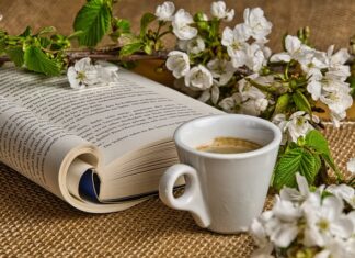 Jakie czynności są zabronione podczas pracy z komputerem?