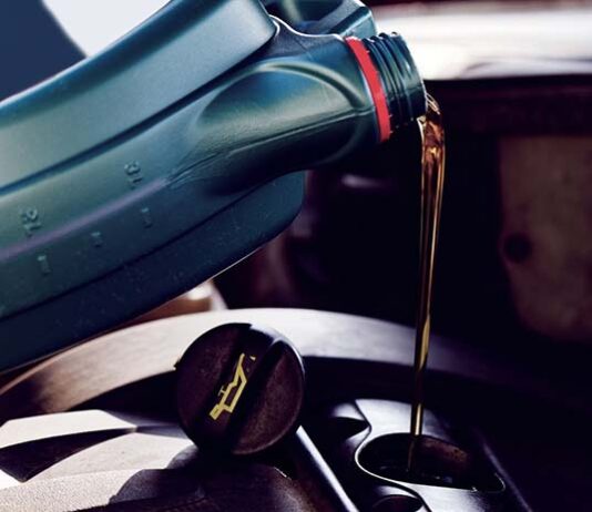 Jaki olej należy wlać do podnośnika nożycowego, a jaki do przegubowego? Jaki olej należy wlać do podnośnika nożycowego, a jaki do przegubowego