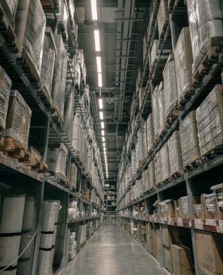 Od własnego garażu do fulfillmentu. Jak policzyć i zoptymalizować koszty magazynowania w e-commerce? magazynowanie